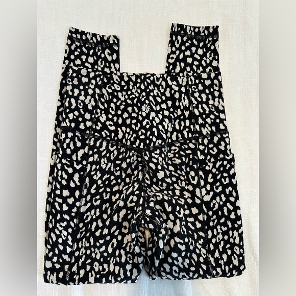 Athleta Salutation Stash Pocket II Printed 7/8 Tight Leggings Leopard Animal XXS - Picture 4 of 6